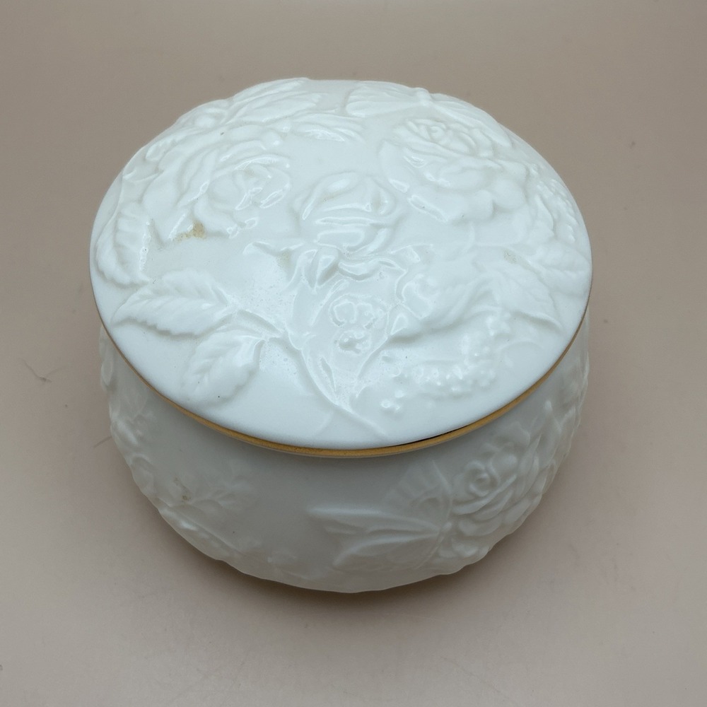 Vintage SFMBC Embossed White Rose Floral Musical Jewelry/Trinket Box "Edelweiss"
